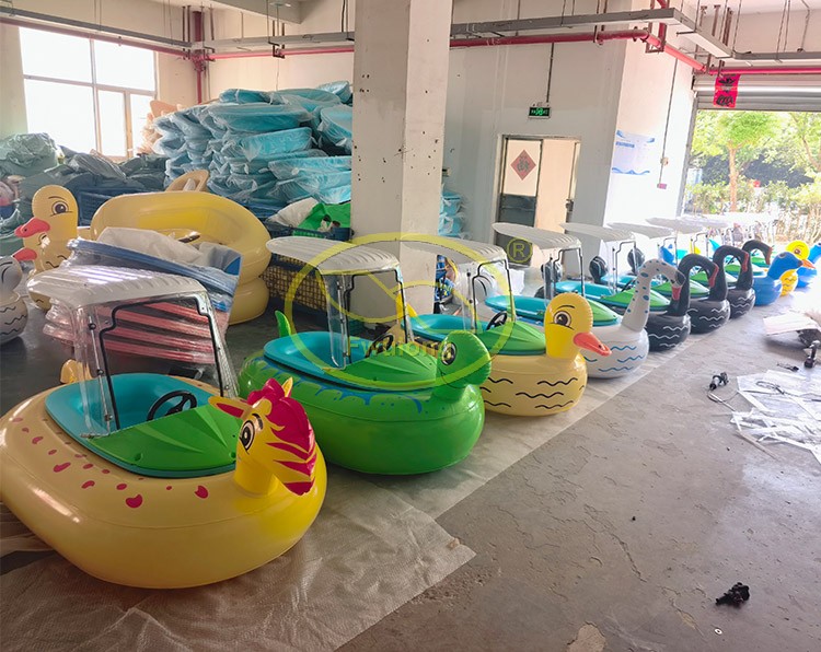 bumper boat with roof 3.jpg